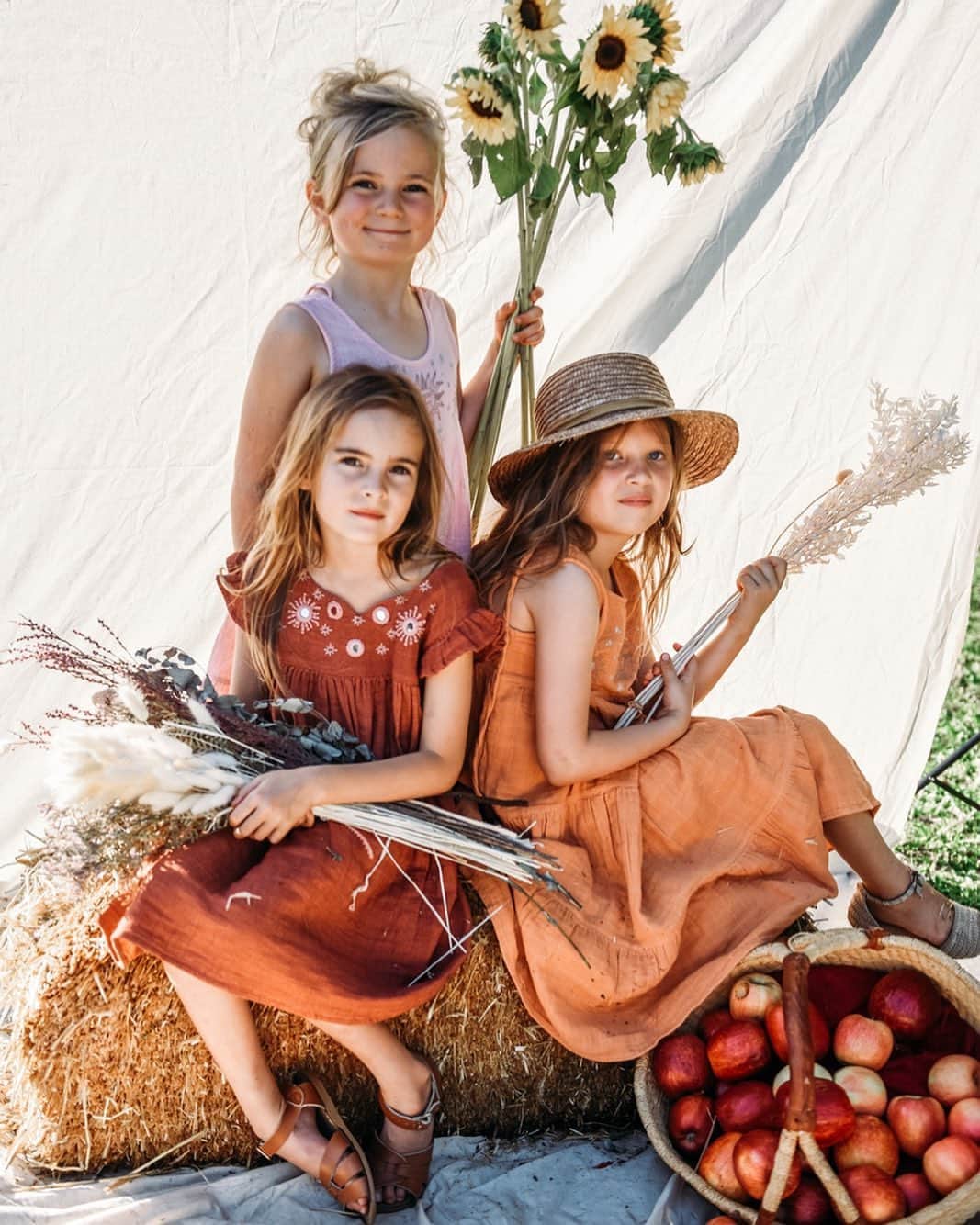 のインスタグラム：「So proud of my good friend Frances @rise_the_community whose beautiful sustainable label launches today. All of the profits go back into the community who made them! Plant-based dyes, 100% cotton, gorgeous design & female empowerment- what could be better! 🌸💪🏻」