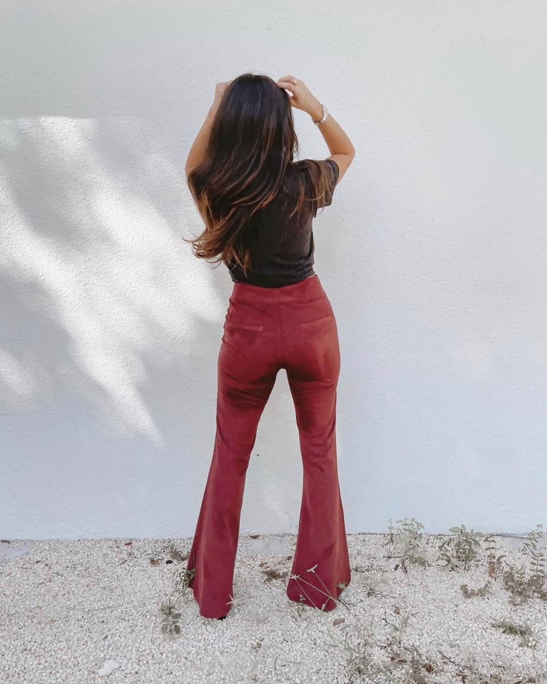 チェイサーのインスタグラム：「We call these our festive pants❤️ tag someone who would wear these! @sachasteph_#chaserbrand #bellbottoms #cutepants #festiveoutfit #holidayoutfit #holidayfashion #holidaystyle」