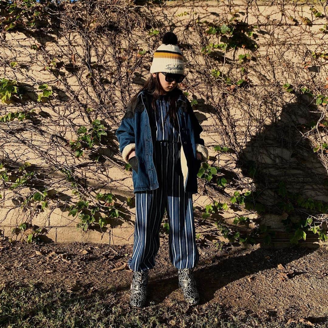 Zooey Miyoshiさんのインスタグラム写真 - (Zooey MiyoshiInstagram)「It’s been a chilly autumn here in SoCal but can we have some snow once in a while ? Can we ? Jumpsuit: @owayurika Jacket: @stellakids // @melijoe.paris Mask: @hedleyandbennett  Sunnies: @wearesonsanddaughters Beanie: @tiny_whales」12月2日 10時30分 - zooeyinthecity