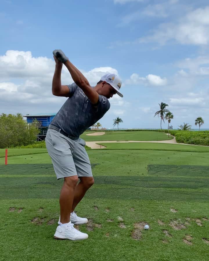 リッキー・ファウラーのインスタグラム：「A great place to be...love spending the week here at Mayakoba for the @mayakobagolfclassic」