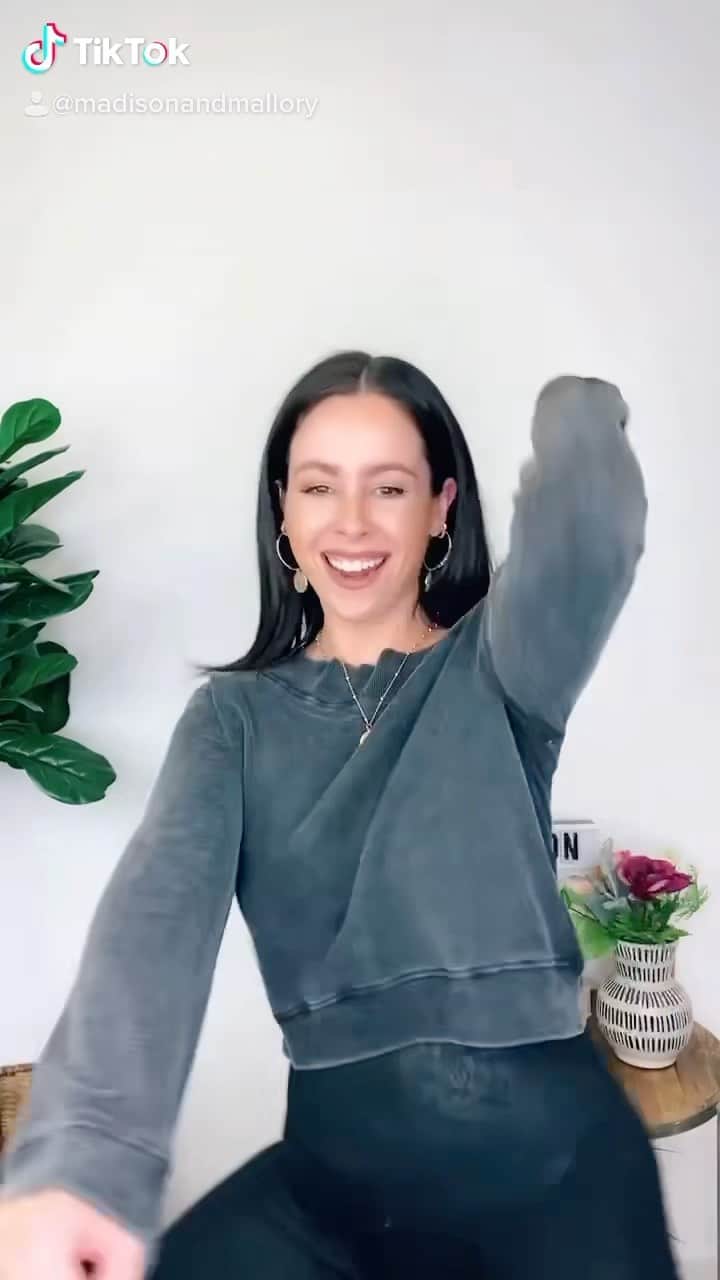 Tracy and Stefanieのインスタグラム：「Snag all these tops and more from @madisonandmallory for 40 % off!! Ends tonight! Code: Santa40 😍 PS What’s your fave purchase from Black Friday/Cyber Monday??」