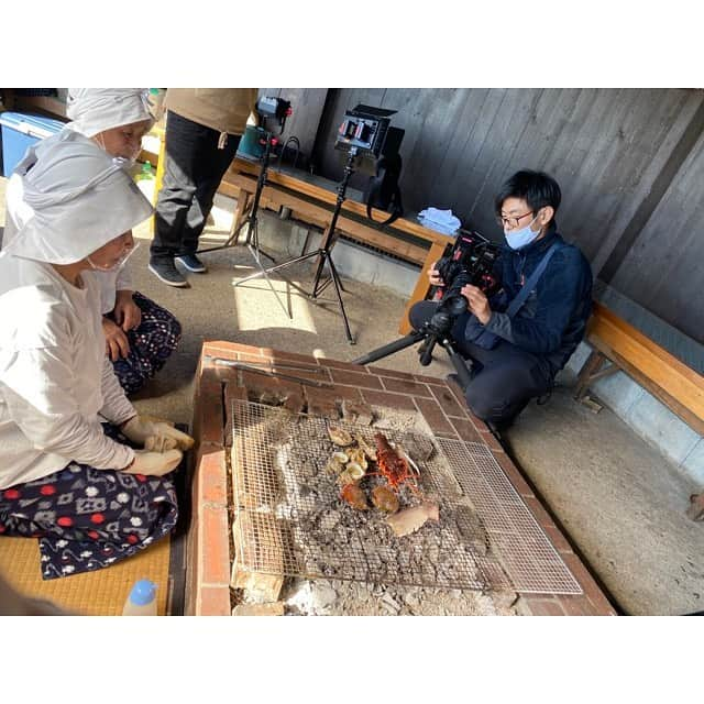 三島ゆかりさんのインスタグラム写真 - (三島ゆかりInstagram)「日本の海って素晴らしいよね🌊✨ 島国だからこんなにも魚介類を美味しく食べることが出来るんでしょ🦑🦪🦐 最高としか言えない💖😭 伊勢エビ・鮑・大あさり・イカ・サザエ・帆立みたいな貝・牡蠣、スタッフさんたちと一緒にすべて美味しくいただきました🙏✨ 神ロケでした❤️❤️ #海鮮 #海の幸 #伊勢 #三重 #ロケ #お仕事 #リポーター #三島ゆかり #ゆかりんご #日本最高 #美味しかった #伊勢海老 #鮑 #大あさり #イカ #サザエ #牡蠣 #海女さん #ありがとうございました #instafood #instajapan #japanesefood #seafood #instagood #instalike #instafollow」12月2日 10時56分 - apple340