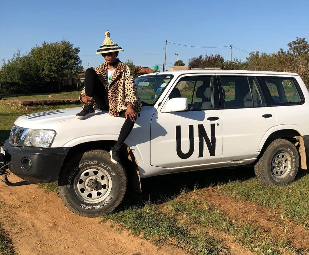 ナオミ・キャンベルさんのインスタグラム写真 - (ナオミ・キャンベルInstagram)「#WORLDAIDSDAY On a field trip to Lesotho  Africa , where I met the most incredible ladies , who showed such courage , strength and hope .. we must keep on fighting to find the cure  of AIDS ♥️🇱🇸」12月2日 10時57分 - naomi