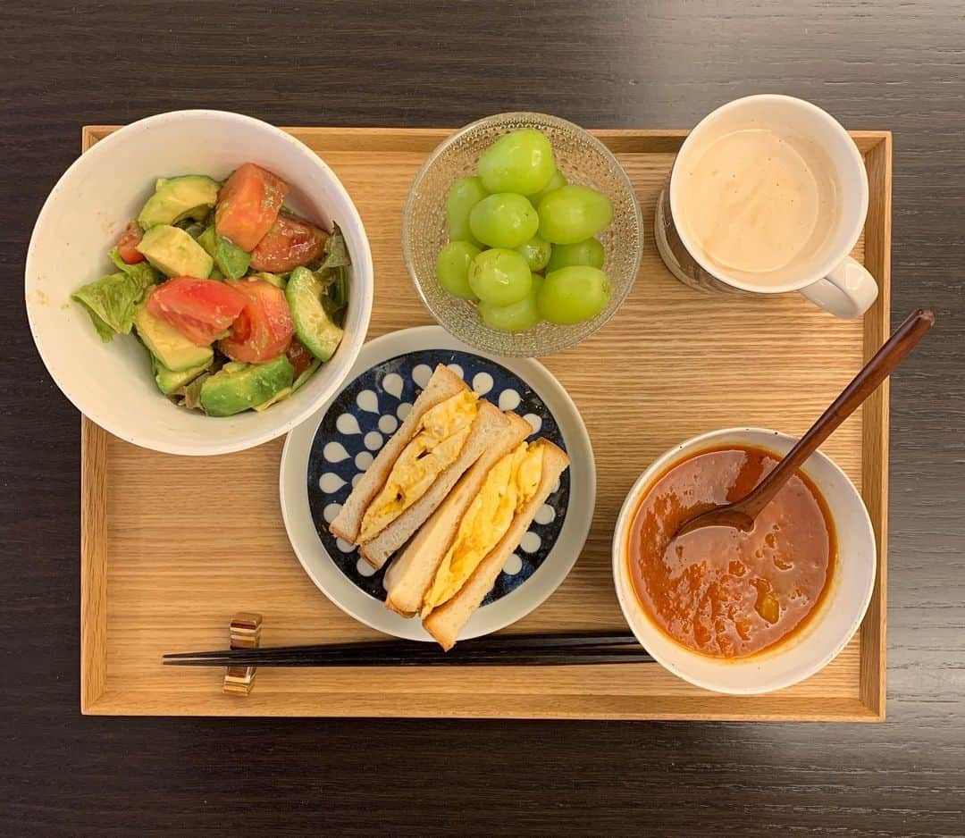 祐真朋樹さんのインスタグラム写真 - (祐真朋樹Instagram)「卵トースト  #朝ご飯 #祐ご飯 #卵トースト #ミネストローネ #アボカド  #シャインマスカット #利ご飯 #完食 @iittala_japan  @arabiaofficial  @arabiaofficial_japan  @maruhiro.official  @maruhiro.hasami」12月2日 11時08分 - stsukezane