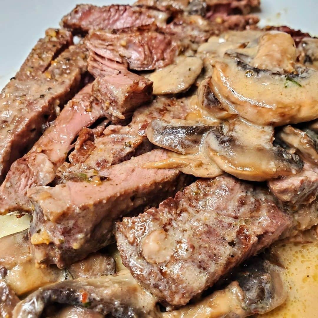 Flavorgod Seasoningsさんのインスタグラム写真 - (Flavorgod SeasoningsInstagram)「GARLIC BUTTER STEAK & MUSHROOMS!! Seasoned with @flavorgod Garlic Lovers by customer @ketocoffeeandlipstick⁣⁠ -⁠ Add delicious flavors to your meals!⬇️⁠ Click link in the bio -> @flavorgod  www.flavorgod.com⁠ -⁠ Perfectly grilled and juicy @butcher_box rib eye topped with a creamy garlic mushroom sauce - you can top this on everything! ⁣🤤⁠ ⁣⁠ 𝗠𝗨𝗦𝗛𝗥𝗢𝗢𝗠 𝗦𝗔𝗨𝗖𝗘⁣⁠ 2 tbsp butter⁣⁣⁣⁠ ½ cup heavy cream⁣⁣⁣⁠ 10 oz sliced mushrooms⁣⁣⁣⁠ 1 packet beef bone broth⁣⁣ @lonolifeinc ⁣⁠ ½ tsp garlic lovers seasoning⁣⁣ @flavorgod ⁣⁠ > ⁣⁣In your pan, melt butter over medium-high heat then add cream, mushrooms and seasoning. Continuously stir and bring to a simmer. Top on your cooked steak and serve!⁣⁠ -⁠ Flavor God Seasonings are:⁠ ✅ZERO CALORIES PER SERVING⁠ ✅MADE FRESH⁠ ✅MADE LOCALLY IN US⁠ ✅FREE GIFTS AT CHECKOUT⁠ ✅GLUTEN FREE⁠ ✅#PALEO & #KETO FRIENDLY⁠ -⁠ #food #foodie #flavorgod #seasonings #glutenfree #mealprep #seasonings #breakfast #lunch #dinner #yummy #delicious #foodporn」12月2日 11時01分 - flavorgod