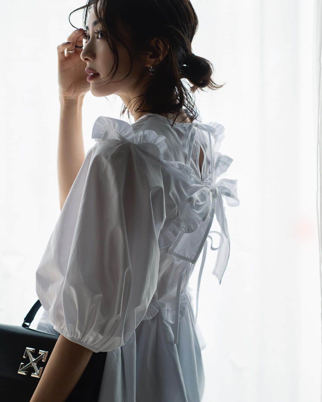 花盛友里のインスタグラム：「Shooting for @story_love40  高垣麗子さんの連載。 素敵なメンバーで撮影させてもらえて本当にいつも楽しすぎて、話が止まらなーい！ 日々の悩み事、家事育児のことなんかも、スタッフみんなママばかりだからすっごく相談しやすい。 こんな環境で仕事できることの幸せったらない！」