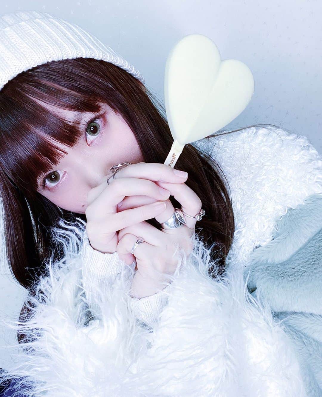 恋愛未満のインスタグラム：「𝓅𝒾𝓈𝓉𝒶𝒸𝒸𝒽𝒾ℴ 𝒸ℴ𝒹ℯ﻿ ﻿ このジェラート食べてみたくてやっと。。 感動した。。﻿ @ccs.fresco  そして見た目もかわいいすぎるから﻿ ピスタチオ味はピスタチオ色の﻿ お洋服と撮ったよ📸﻿ 最近くすんだグリーン好きだなぁ ﻿美味しかったなぁ。。ネットで買えるよ☺︎  〈12/20⌚︎20:00〜﻿ インスタライブ開催⋆ ぜひよろしくお願いします〉」