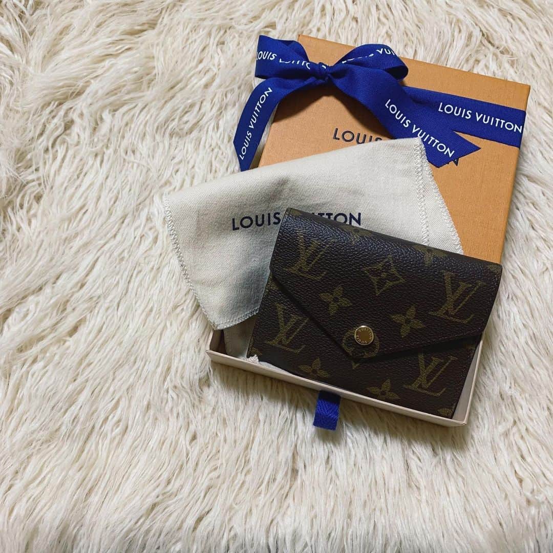 荒谷江莉香のインスタグラム：「. NEWお財布🤎 . #louisvuitton  #ヴィトン #ヴィトン財布」