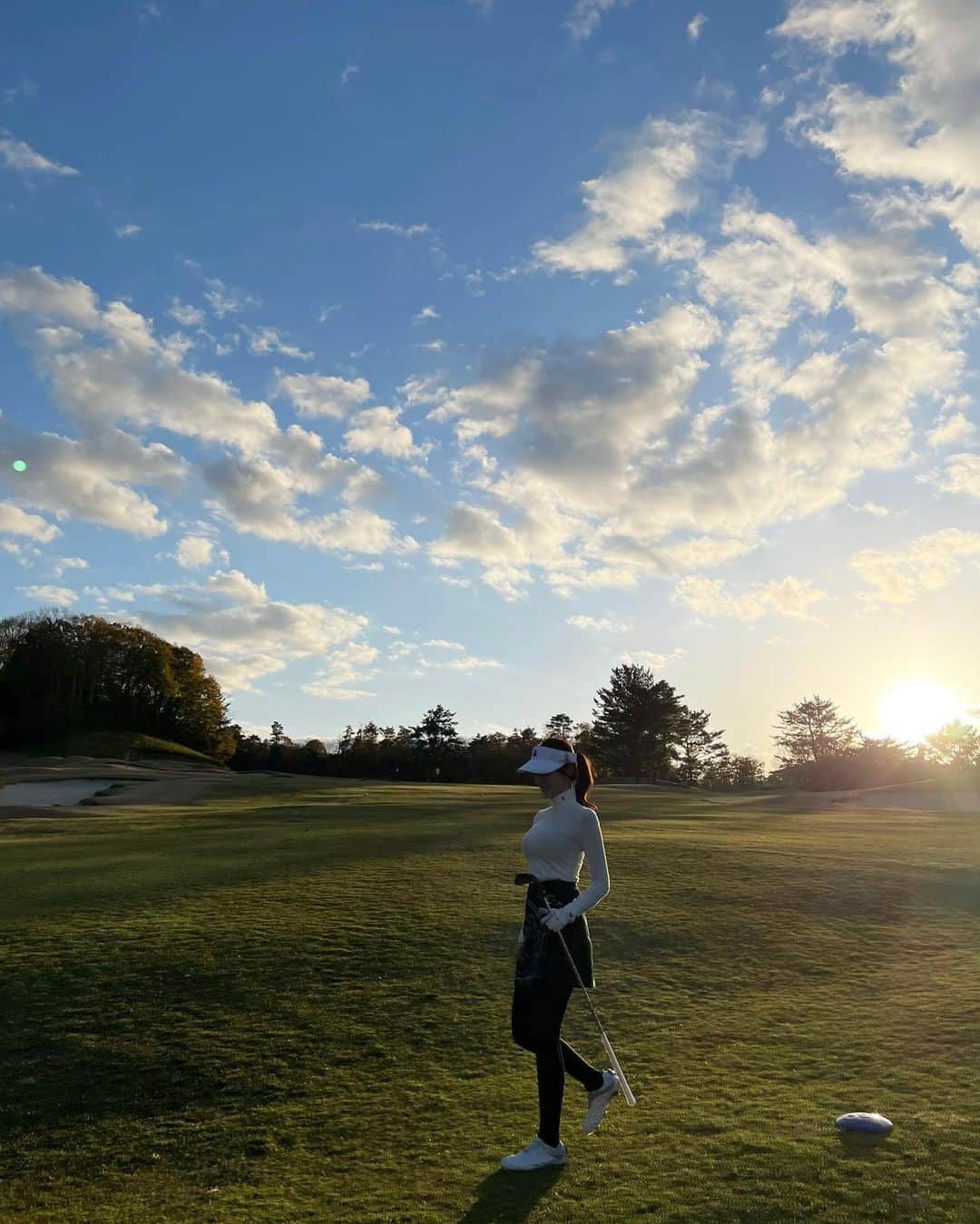 沙月のインスタグラム：「. . 暖かくてゴルフ日和でした⛳️ . . ゴルフアカウント作りたい🤍 . . . #ゴルフ #ゴルフ女子  #ゴルフウェア  #ゴルフスイング  #マークアンドロナ  #golf #markandlona  #golfswing」