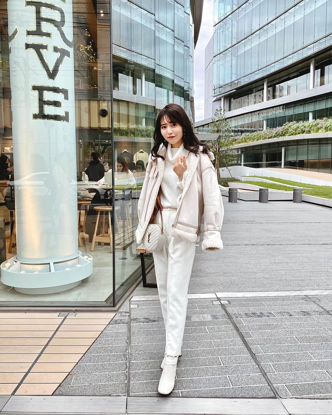 NittaSachikaさんのインスタグラム写真 - (NittaSachikaInstagram)「white🐻‍❄️❤︎  outer @mercuryduo_com  tops @proportionbodydressing  bottom @chesty_official  boots @noble.jp   #white #aw #fashiongram」12月2日 20時53分 - chacch1
