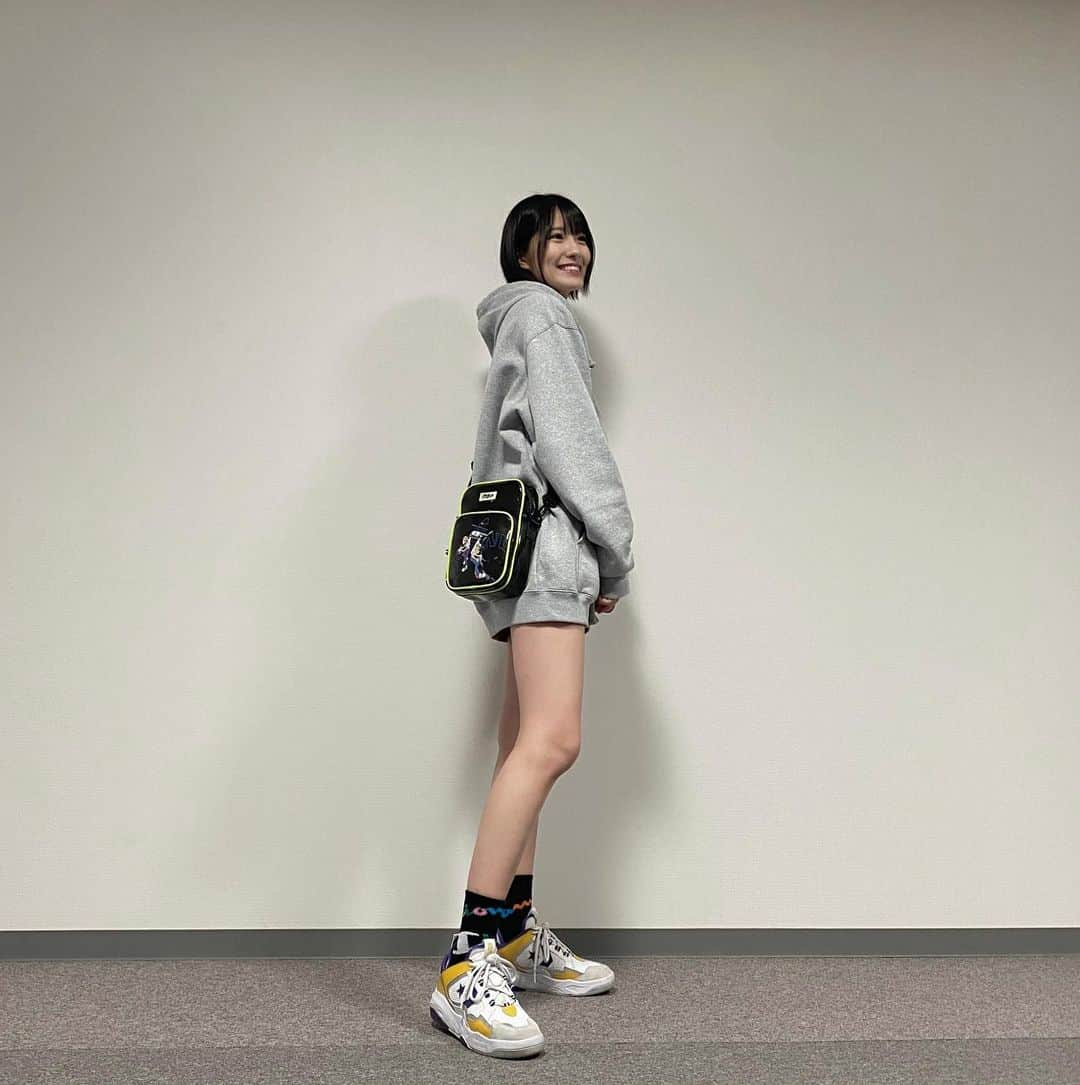 小嶋花梨さんのインスタグラム写真 - (小嶋花梨Instagram)「また可愛いパーカーに出会ってしまった🏷﻿ ﻿ ﻿ #パーカー #パーカー女子 #carhartt﻿ #leftalone #スニーカー #CONVERSE」12月2日 20時53分 - nmb_kojima_48