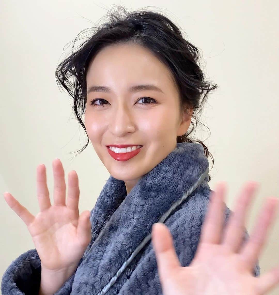 岩間恵のインスタグラム：「ぼさぼさオフショット 12月初日は思い出に残る撮影をしてました✨ 年内には仕上がるかな〜！」