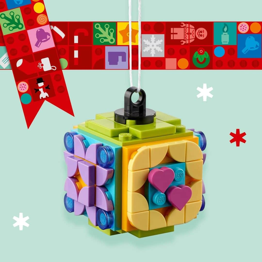 LEGOさんのインスタグラム写真 - (LEGOInstagram)「What does your holiday ornament look like? Build and share with #BuildToGive and we’ll donate a LEGO set to a child in need of play.」12月2日 21時00分 - lego