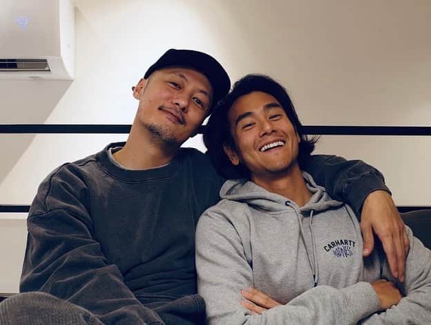王君萍さんのインスタグラム写真 - (王君萍Instagram)「#亞歷山大 #安德里 看的出兩兄弟在模仿誰嗎？🥸  往右滑👉🏻答案揭曉」12月2日 21時01分 - ping7446