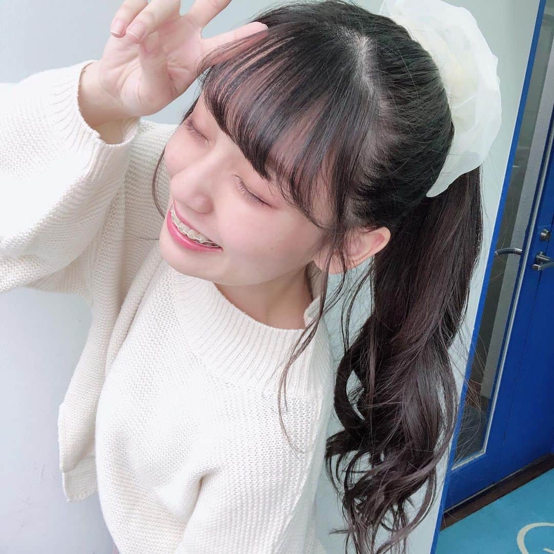 のインスタグラム：「﻿ ﻿ ﻿ ポニテしか勝たん！﻿ ﻿ ﻿ ﻿ ﻿ ﻿ ﻿ #ポニーテール #ビックシュシュ ﻿ #ロングヘア #ヘアスタイル #ヘアセット﻿ #巻き髪 #36mm #ゆるふわ #後れ毛﻿ ﻿ #アイドル #高校生 #18歳 #LJK﻿」