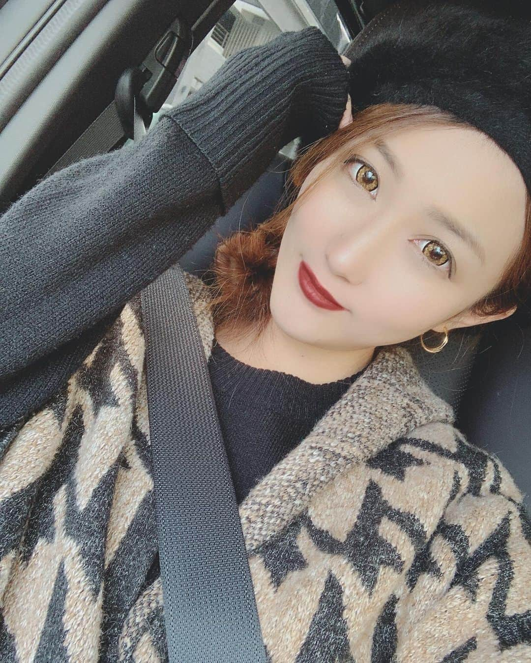 美月りょうさんのインスタグラム写真 - (美月りょうInstagram)「声も顔も不器用なとこも〜全部全部嫌いじゃないの〜って歌が頭から離れない🥺 題名もなんの歌かも全く知らない笑  何よりみんなお久しぶりです！ 今年ももう終わりに近づいてきたね お正月ゆっくりするためにラストスパート頑張ろうか👸🏼  ️ #福岡#中洲#歌舞伎町#すすきの#北新地#ミナミ#名古屋#錦#キャバクラ#ガールズバー#ニュークラブ#ラウンジ#クラブ#朝キャバ#昼キャバ#朝昼キャバ#キャバ#キャバ嬢#ホステス#キャバドレス#ヘアセット#ヘアメイク#ポケパラ #ナイツネット#キャバキャバ#AV女優#宣材写真#モデル#美月りょう#博多」12月2日 21時11分 - mizukiryou