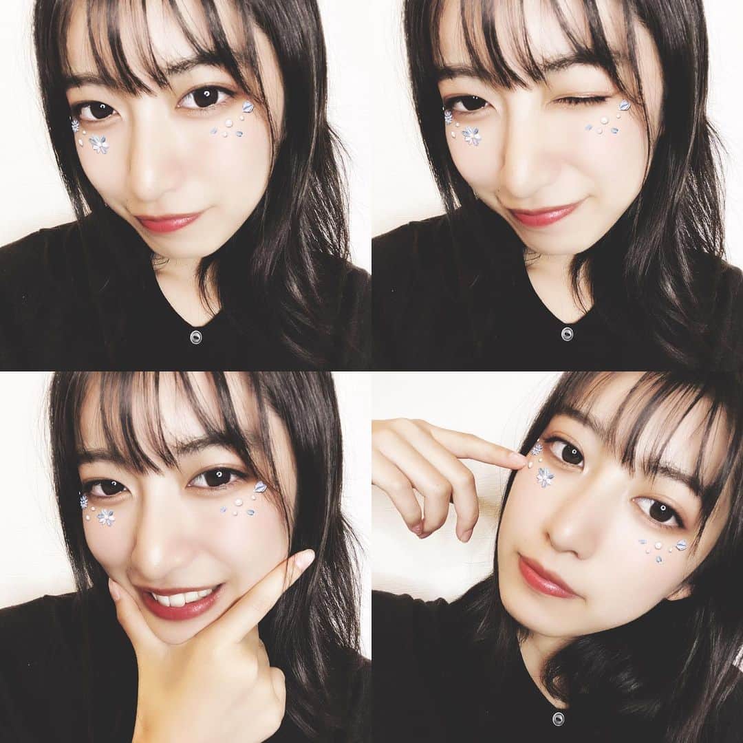 吉田華恋のインスタグラム：「カレンダーに載せてた写真！！あげる！！  #今年もあっという間だったなッセンバー」