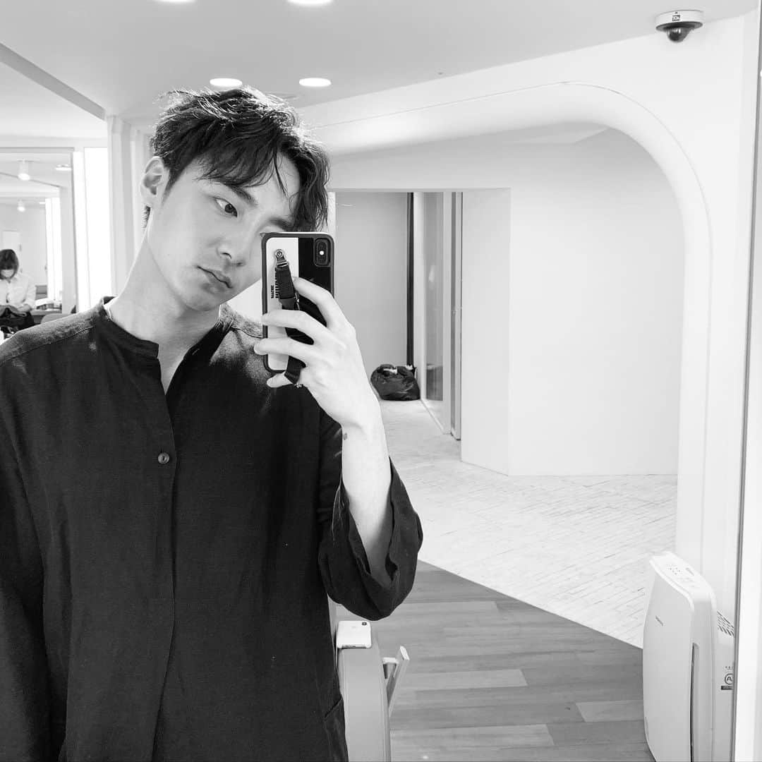 ロイ・キムのインスタグラム：「goodluck tmw always w/ u royrose」