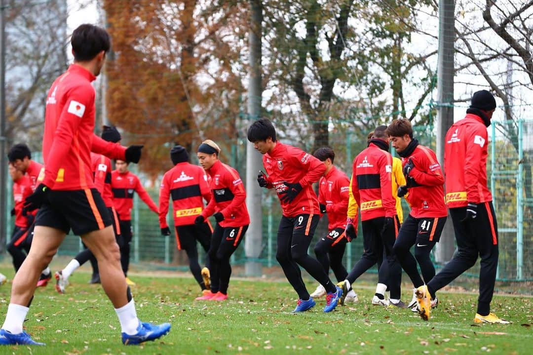 浦和レッドダイヤモンズさんのインスタグラム写真 - (浦和レッドダイヤモンズInstagram)「12月2日、大原サッカー場でのトレーニング。 #武藤雄樹 #関根貴大 #エヴェルトン #山中亮輔 #槙野智章 #西川周作 #武田英寿 #阿部勇樹 #武富孝介 #汰木康也 #岩波拓也 #NIKE #三菱重工 #三菱自動車 #トーシンパートナーズ #三菱UFJニコス #DHL #auカブコム証券 #urawareds #浦和レッズ #Jリーグ」12月2日 21時16分 - urawaredsofficial