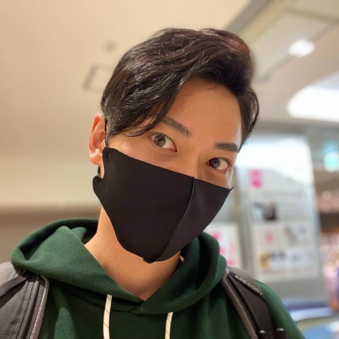 ないとーのインスタグラム：「20年ぶりに黒髪に戻しました！！！」