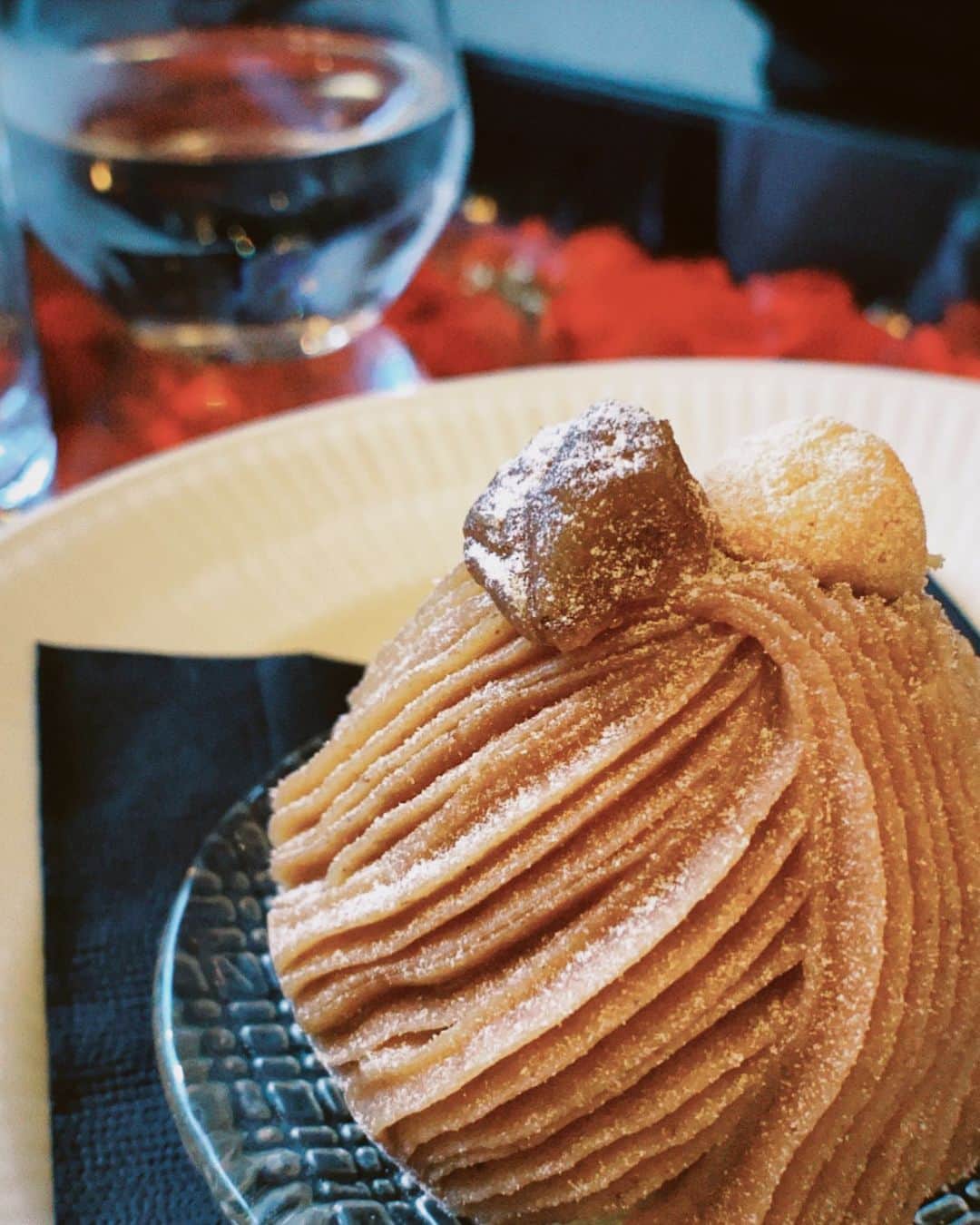 のインスタグラム：「ここ最近、 モンブランをずっと食べたかったの。 幸せ〜。 #今日の足立」