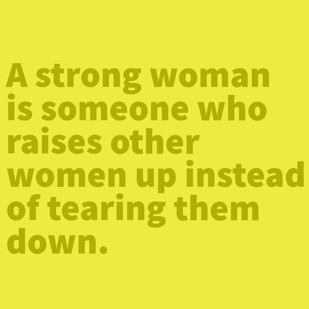 アリス+オリビアのインスタグラム：「Sometimes I think the world needs a reminder of this!!! Our job is to lift up not tear down!!! We rise together...! ❤️🙌」