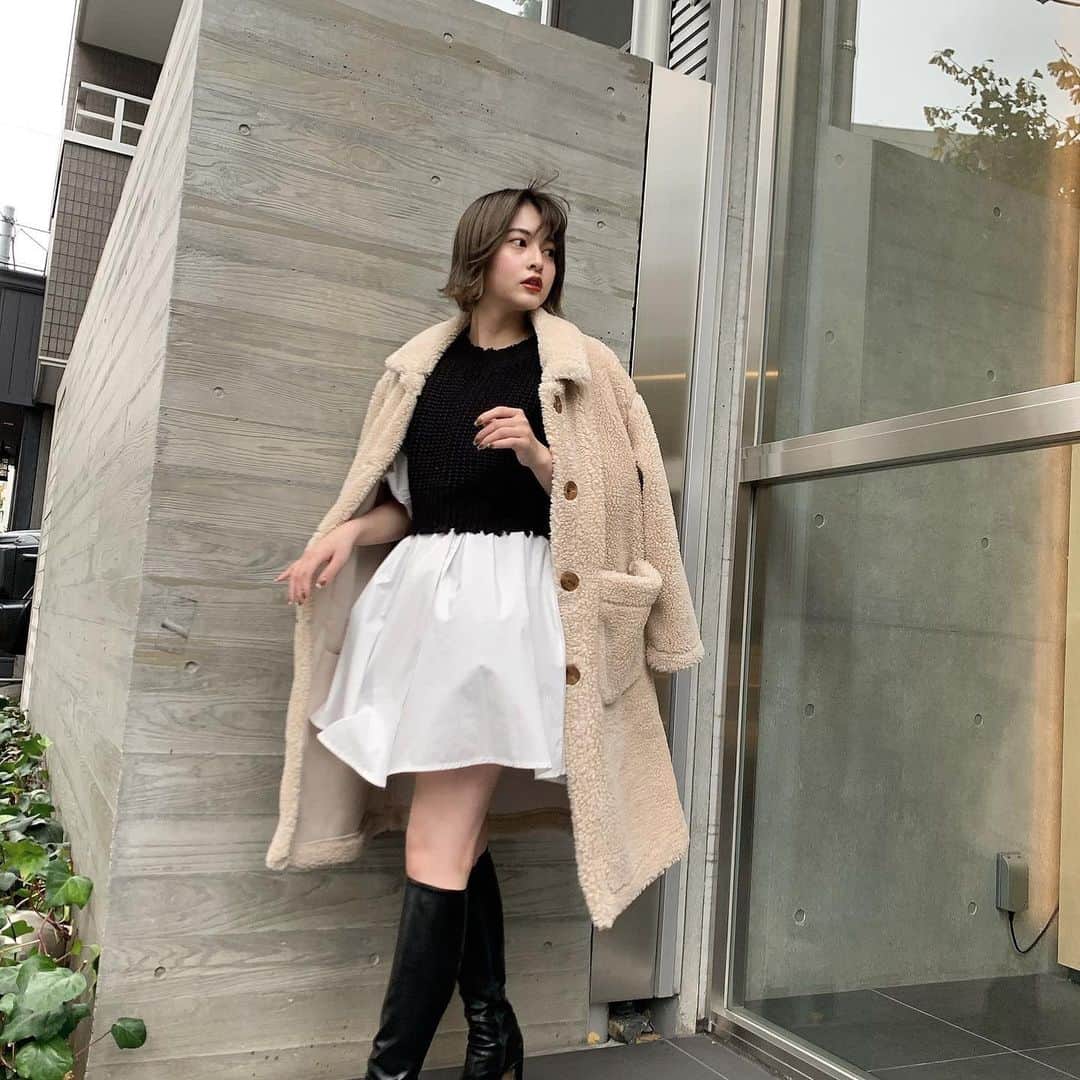 えなちぃのインスタグラム：「&mymeのシャツワンピースにベストを合わせてみたよ✨ この丈感にロングブーツが可愛い💓 ボアロングコートも暖かくて、冬乗り越えられそう🥺✨」