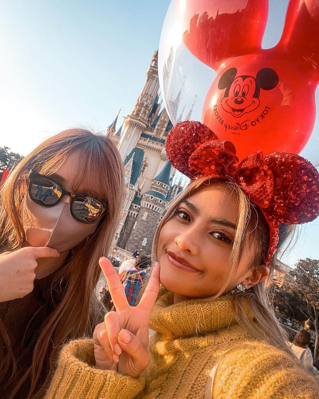 VIENNAさんのインスタグラム写真 - (VIENNAInstagram)「Once upon a time 🎈 久々のディズニーランド♪ 撮影で行ってきたけど雰囲気だけでもだいぶ楽しめた！動画楽しみにすてて❤︎❤︎❤︎🍕 ・ ・ ・ #ディズニー#ディズニーランド#美女と野獣#like4like#follow4follow#followforfollow#travel#trip#diet#sexy#likeforlike#makeup#f4f#lightroom#コーデ#おしゃれさんと繋がりたい#ダイエット」12月2日 21時32分 - viennadoll_official