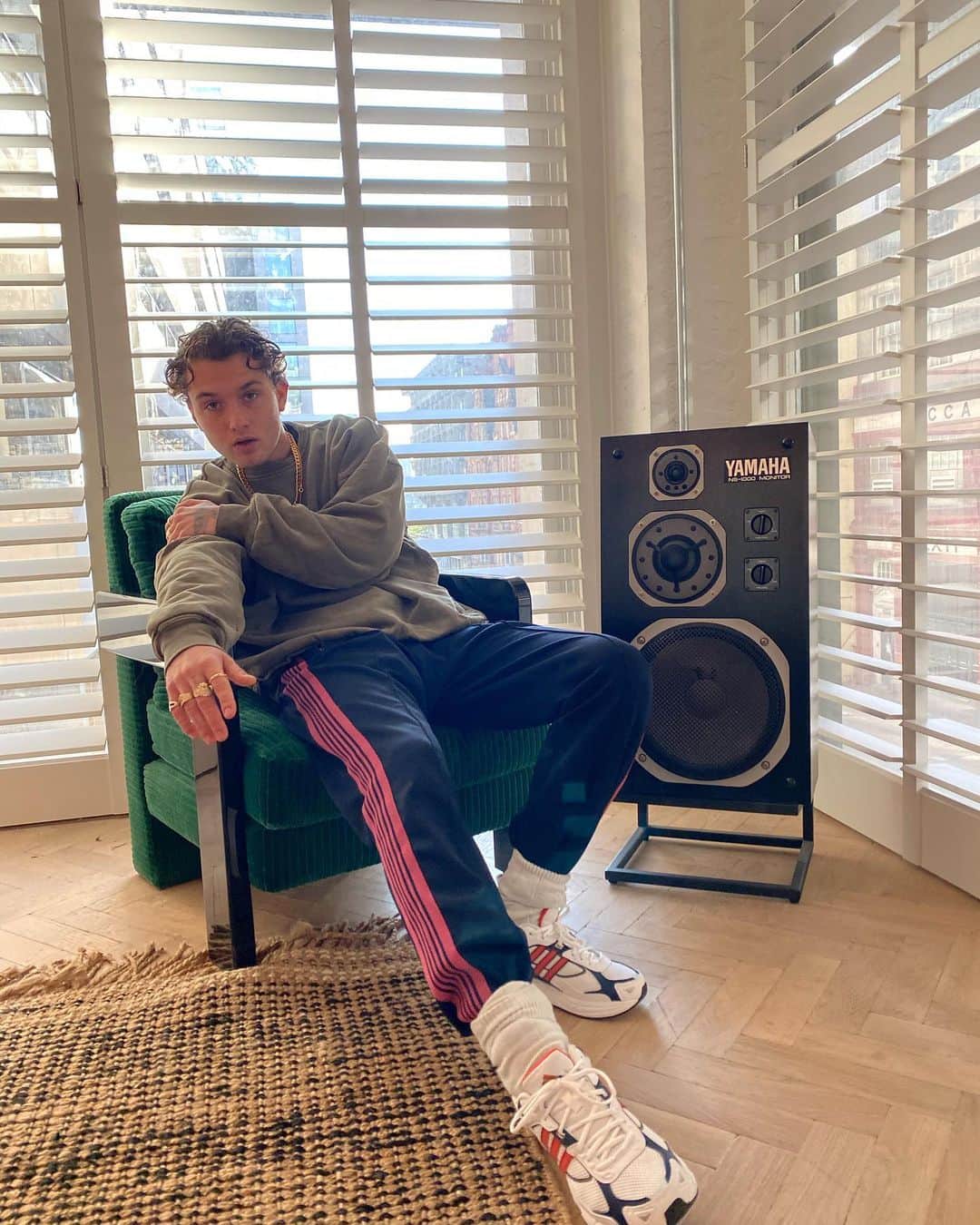 ラファティ・ロウのインスタグラム：「Only just over a month until my film ‘Twist’ hits the screens and I couldn’t be more excited! We’re moving out of lockdown and I’m feelin’ cosy.」