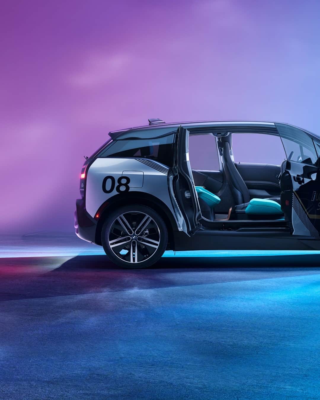 BMWのインスタグラム：「An inviting space for passengers. A new definition of luxury in a compact car. The BMW i3 Urban Suite.  #THEi3 #i3UrbanSuite #BMW #BMWi3 @BMWi」