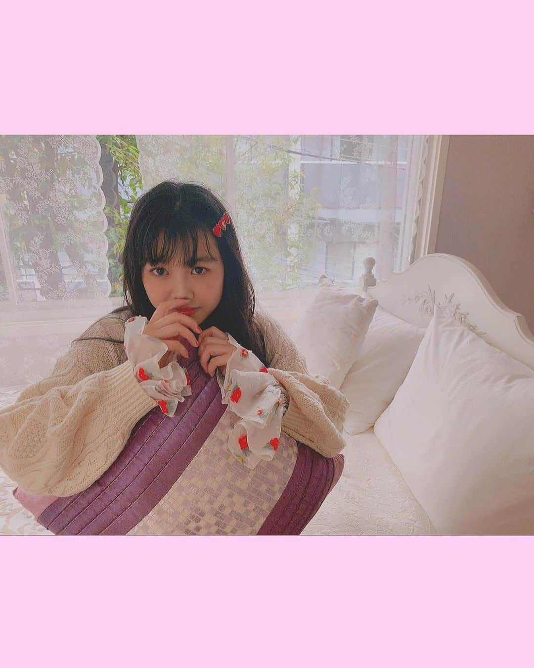 吉川ひよりさんのインスタグラム写真 - (吉川ひよりInstagram)「﻿ ✿ ✿ ✿ ✿ ﻿ ﻿ 🧸🍭🛏🤎﻿ ﻿ 2枚目からの﻿ 写真はかなみんが撮ってくれたょ⸜❤︎⸝﻿ ﻿ 大きいテディーベア🧸🍭﻿ 可愛すぎるよね🤎﻿ ﻿ 1枚目の指変だし笑　　　　　　👁 👁﻿ 最後の写真の指の位置もおかしい　👃﻿ 　　　　　　　　　　　　　　　　👉笑。﻿ ﻿ ﻿ #piyochanstagram﻿ #衣装　#🧸　#🍭　﻿ #フリル﻿ #フリルブラウス﻿ #ニット﻿ #淡色女子﻿ #ベージュコーデ﻿ #テディーベア　﻿ #ペロペロキャンディ　﻿ #instagood ﻿ #idol ﻿ #instalove ﻿ #follow﻿ ﻿ ﻿」12月2日 21時41分 - hiyori_yoshikawa_official