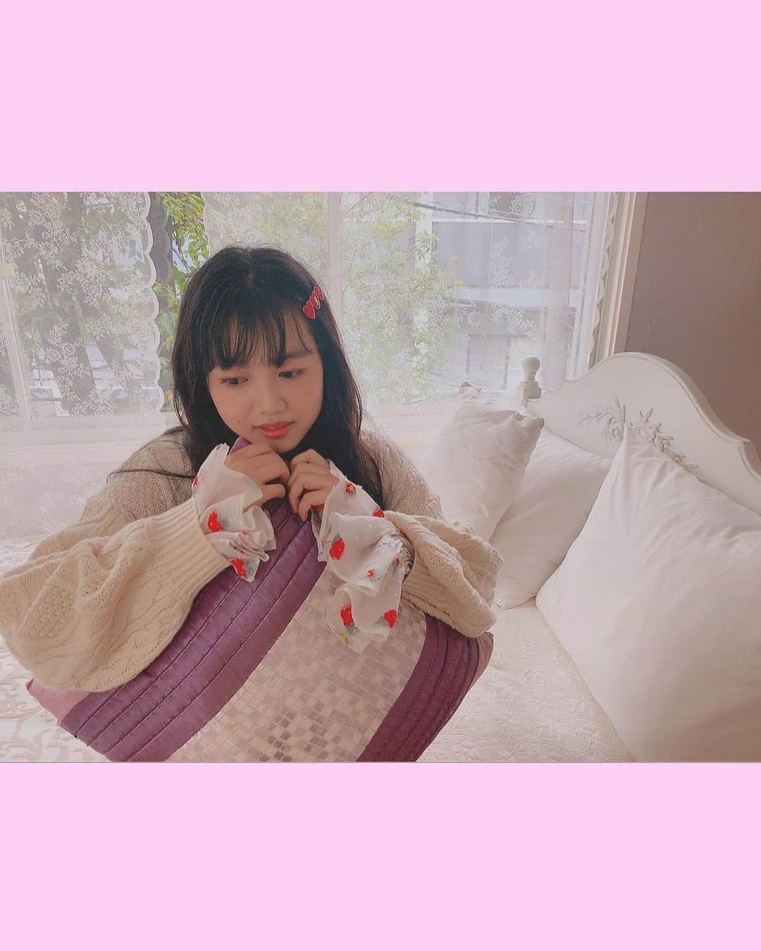 吉川ひよりさんのインスタグラム写真 - (吉川ひよりInstagram)「﻿ ✿ ✿ ✿ ✿ ﻿ ﻿ 🧸🍭🛏🤎﻿ ﻿ 2枚目からの﻿ 写真はかなみんが撮ってくれたょ⸜❤︎⸝﻿ ﻿ 大きいテディーベア🧸🍭﻿ 可愛すぎるよね🤎﻿ ﻿ 1枚目の指変だし笑　　　　　　👁 👁﻿ 最後の写真の指の位置もおかしい　👃﻿ 　　　　　　　　　　　　　　　　👉笑。﻿ ﻿ ﻿ #piyochanstagram﻿ #衣装　#🧸　#🍭　﻿ #フリル﻿ #フリルブラウス﻿ #ニット﻿ #淡色女子﻿ #ベージュコーデ﻿ #テディーベア　﻿ #ペロペロキャンディ　﻿ #instagood ﻿ #idol ﻿ #instalove ﻿ #follow﻿ ﻿ ﻿」12月2日 21時41分 - hiyori_yoshikawa_official