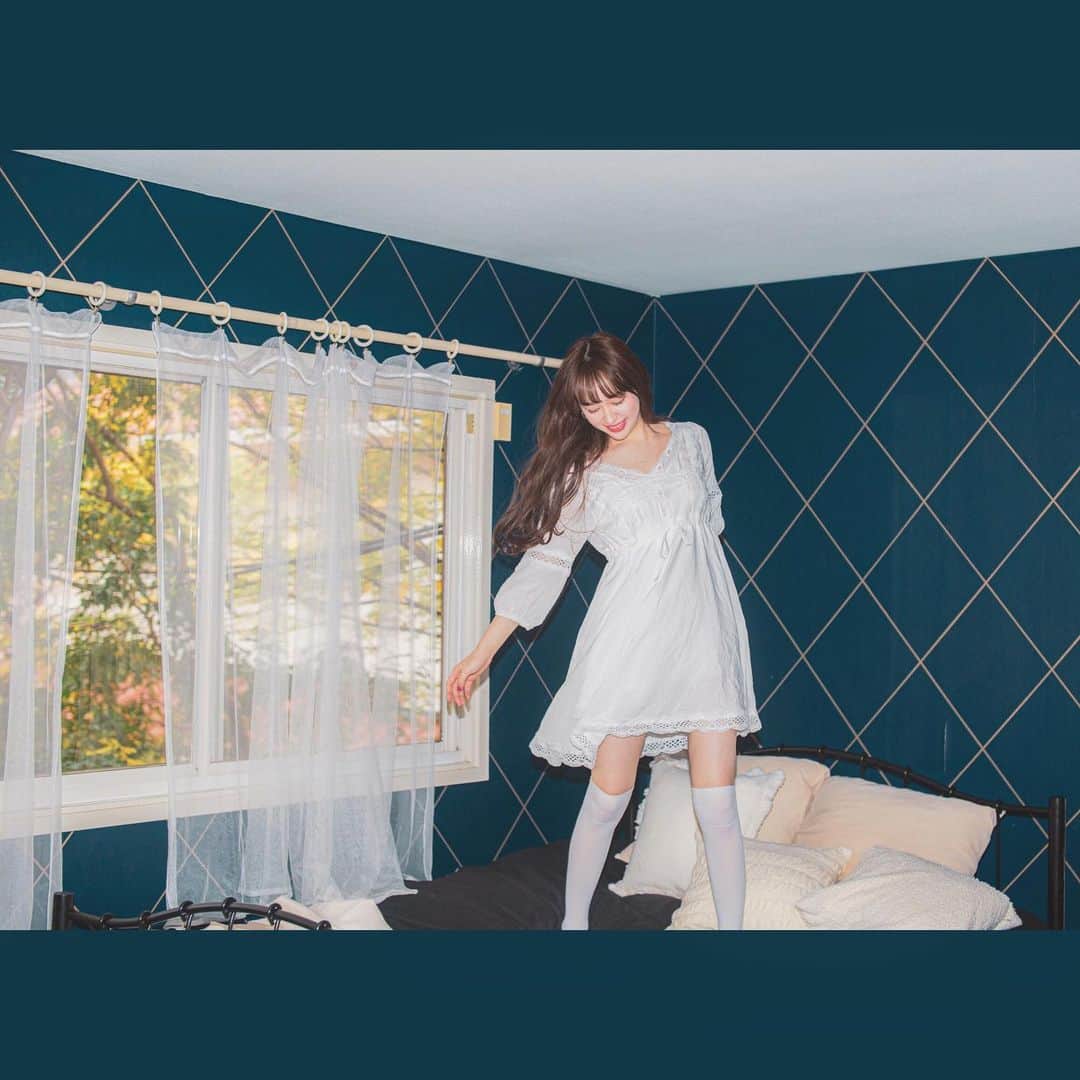 のインスタグラム：「・ ・ do in my own way． ・ #ナタリア聖奈 #ljk #作品 #透明感カラー #透け感カラー #ワンピースコーデ #ホワイトコーデ」