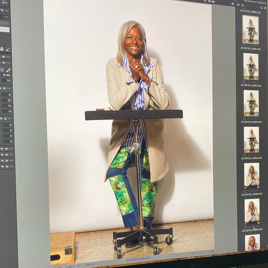 ボビー・ブラウンのインスタグラム：「#bts and it’s a wrap. Love being with my creative team so much that my hubby built a studio so we could shoot close to home @18labelstudios  Definitely a challenge during COVID. #wearamask #opendoors #washhands @benritterphoto @taratersigni @erinsilvz @mizzzbaynz @jglog」