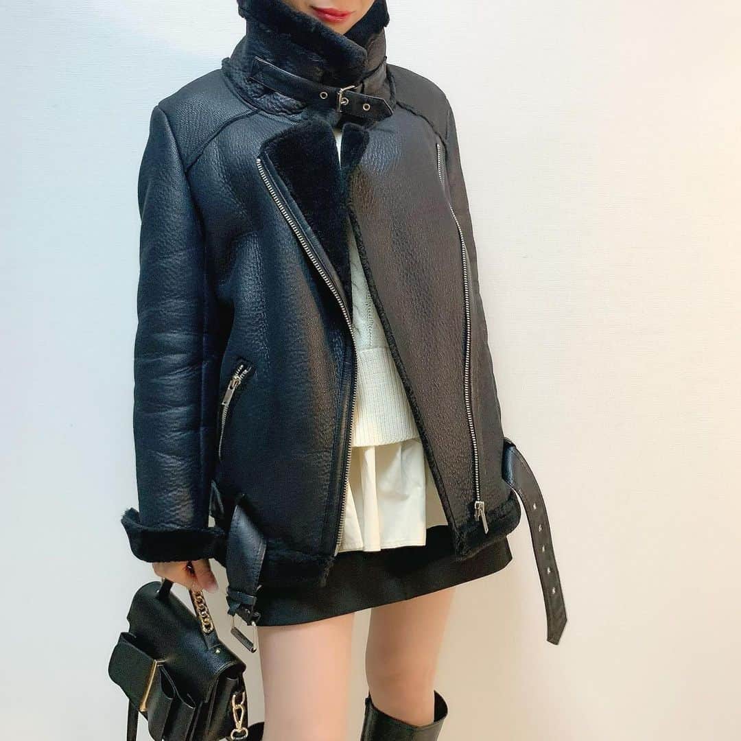 nyaachanのインスタグラム：「* フライトジャケットの季節やってきた❤︎ 毎年好きすぎるやつ💓 @select.apricot  * *  * #ボアブルゾン#ボアジャケット#ムスタンコート#フライトジャケット#コート#アウター#冬コーデ#ミニスカート #instagood#instafashon#今日の服#今日のコーデ#おしゃれさんと繋がりたい#プチプラファッション#プチプラコーデ#カジュアルコーデ#着回しコーデ#大人カジュアル#韓国ファッション#きれいめカジュアル#きれいめコーデ#ガーリーコーデ#おちびコーデ#低身長#パイピングボアコート #秋コーデ#レイヤード#ニットベスト#ブラウス#シャツコーデ」