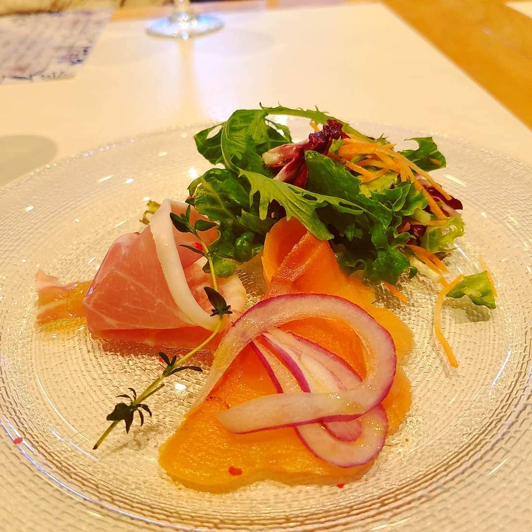 常世晶子さんのインスタグラム写真 - (常世晶子Instagram)「必要に迫られて動いています。美しい食べ物は人のため😊🍴  #仕事でした #取材あり #💪  #アナウンサー」12月2日 22時04分 - tokoyo_shoko
