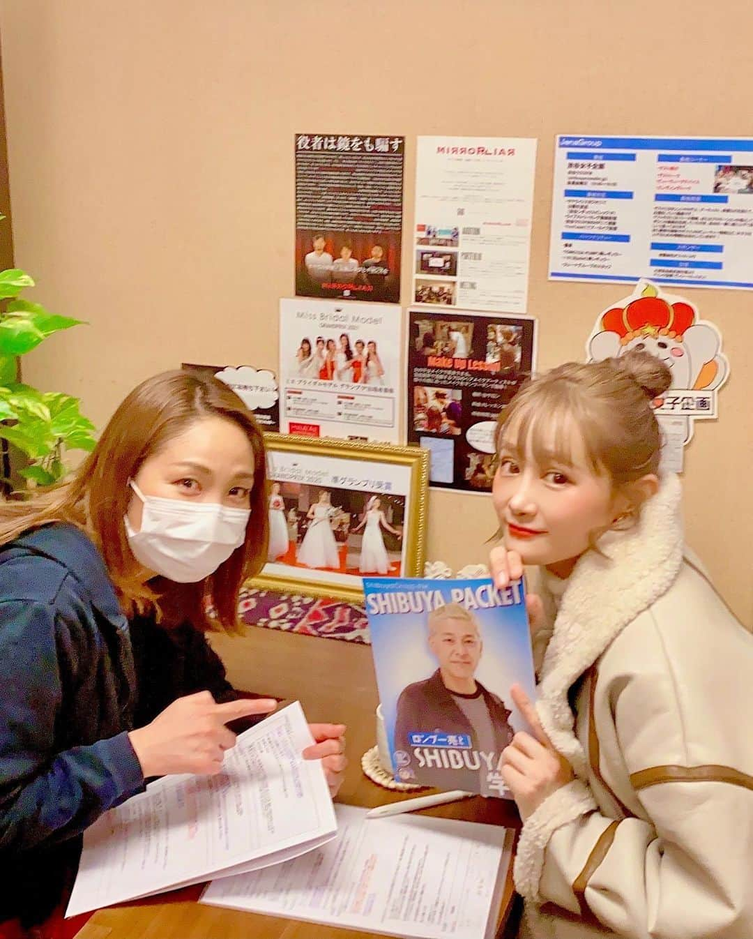 日向カンナさんのインスタグラム写真 - (日向カンナInstagram)「12/11（金）19:00〜渋谷クロスFM「渋谷女子企画」の第2週目のメインMCがスタートです😄✨✨ とうとう来週からデビュー❗️ ドキドキ〜♪ 全国放送なので、全国の方に楽しんでいただけるかと思います🤗! ・ 月一で皆さんとお会いできる場所が出来ました😉🍀ラジオ終わりで、お話が出来たりもすると思うので、是非観覧しに遊びに来てくださいね♪ ・ 渋谷女子企画は渋谷クロスFM番組でも最長番組で、視聴数も1位の番組です❗️そんな番組を任せて頂けたこと、とても貴重な機会とご縁に感謝です☺️✨✨ じゅんじゅんさん、みささんに感謝いっぱい🍀 そして、Dr.Jenaさんに感謝です👐🏻! ・ 沢山沢山楽しんでいただける番組にしていきたいと思っているので、頑張って楽しい企画を立ててくぞ〜🙌🏻✨✨ ・ 打ち合わせ終わりに、素敵なご縁が増えるように、久々に神社にお参りに行ってご挨拶してきました☺️⛩! 皆さん、私頑張るけん、応援しててほしいな！ ・ #ラジオ #mc #ラジオパーソナリティー #渋谷女子企画 #渋谷クロスfm #第2週目 #日向カンナ #金曜日 #大人可愛い #大人女子 #大人カジュアル #大人コーデ #大人かわいい #お姉さん #感謝 #感謝の気持ち #笑顔 #笑顔が人を幸せにする #happy #渋谷 #全国放送 #夢 #頑張る #コメント大歓迎 #ありがとう #ワクワク #ゲーム #笑顔が一番 #人生一度きり #人生楽しんだもん勝ち」12月2日 21時59分 - kanna_hinata