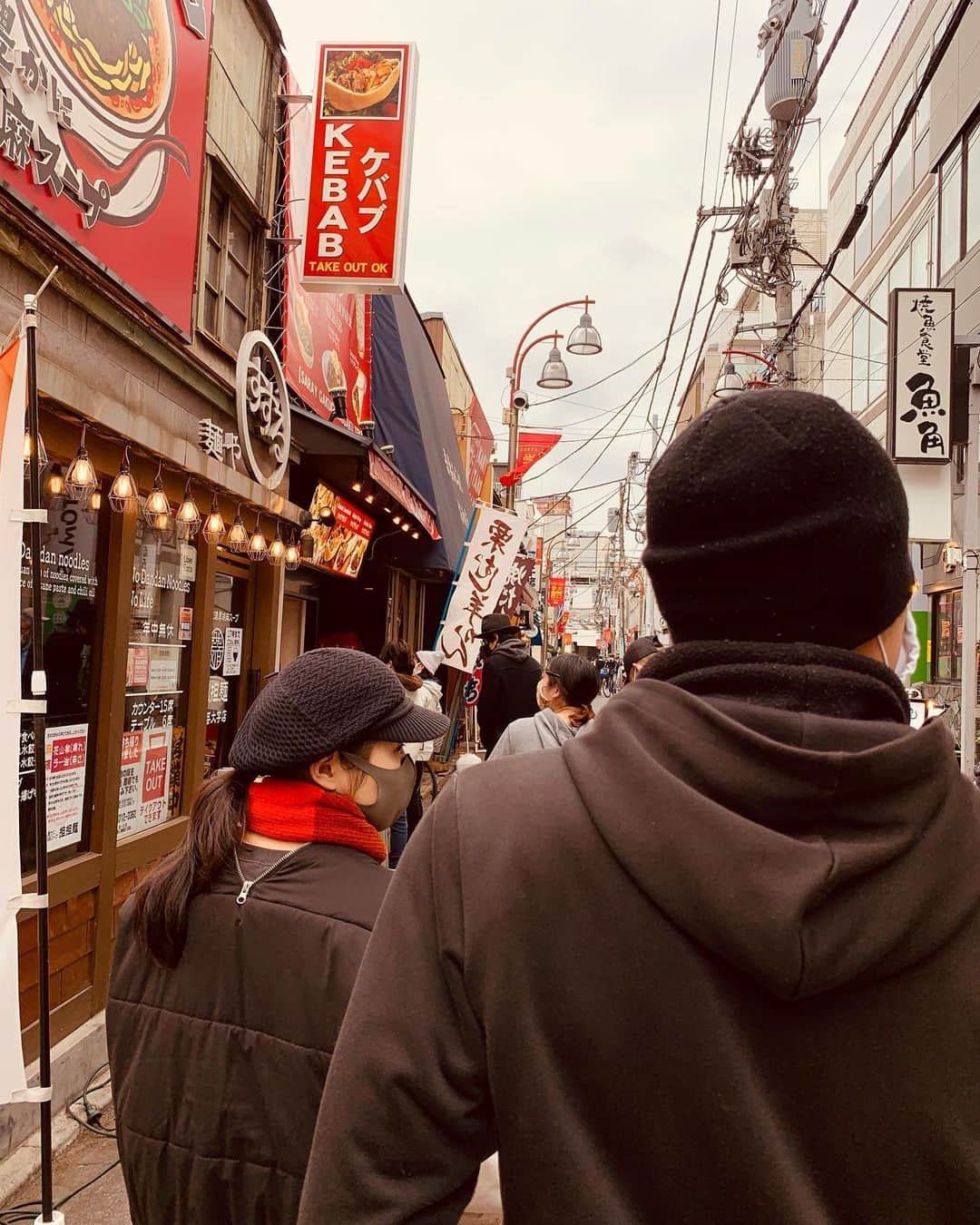 大沢樹生さんのインスタグラム写真 - (大沢樹生Instagram)「此処のケバブ🥙を一回食べてみたいから…この俺様が並ぶのだ😑笑 #mikioosawa #大沢樹生 #ケバブ」12月2日 13時04分 - osawa_mikio