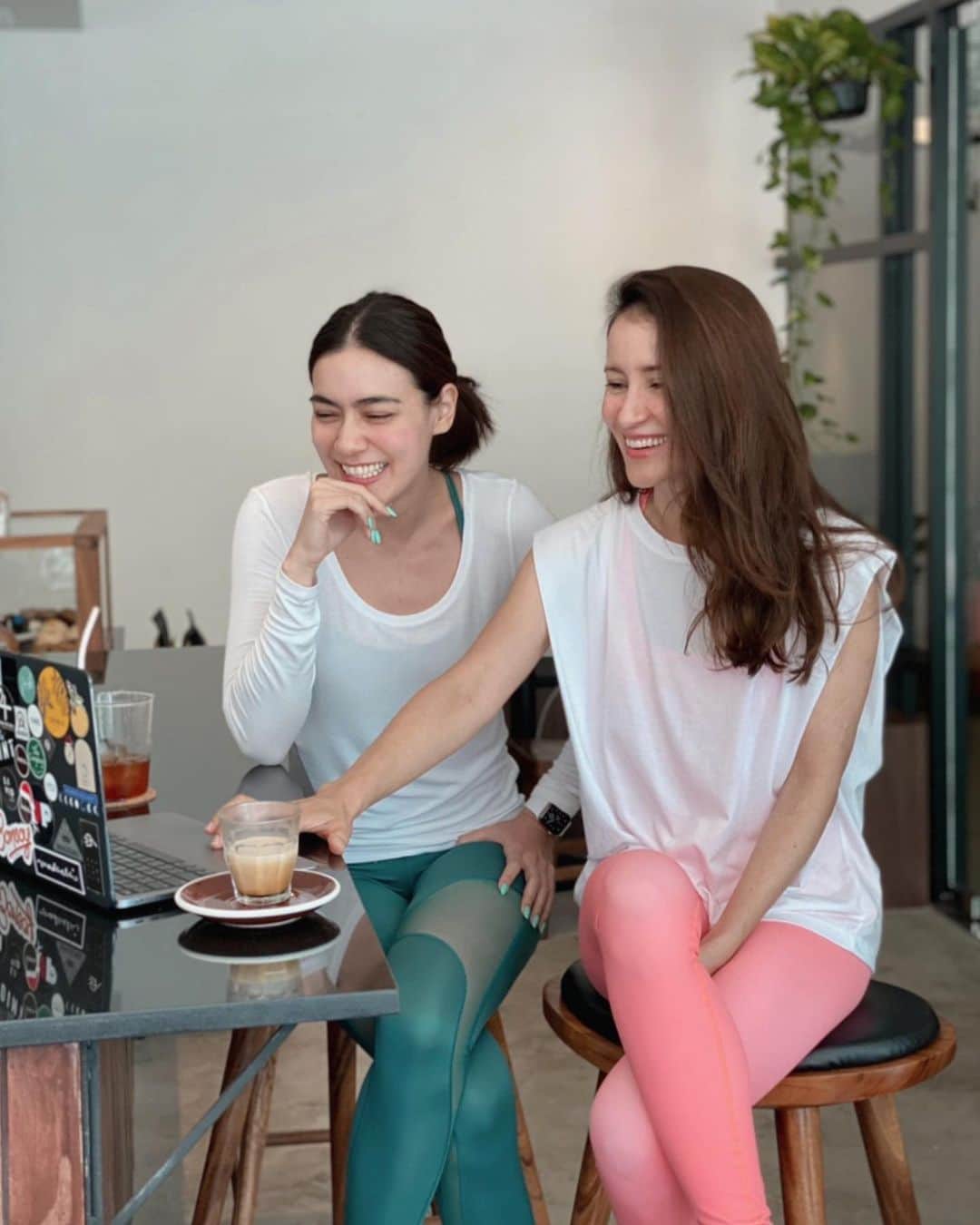 キンバリー・アン・ウォーテマス・ティアムシリのインスタグラム：「A morning well spent with my big sister 💗💚 @annethong」
