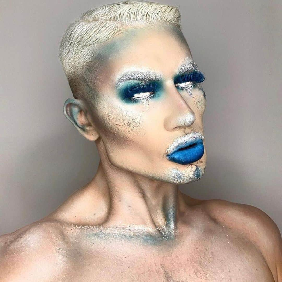 Jeffree Star Cosmeticsさんのインスタグラム写真 - (Jeffree Star CosmeticsInstagram)「ICED OUT❄️ @slayedbytom created this icy look using our #BLUEBLOOD palette & #EXTREMEFROST in the shade Sour Ice 💙   #jeffreestarcosmetics」12月2日 13時14分 - jeffreestarcosmetics