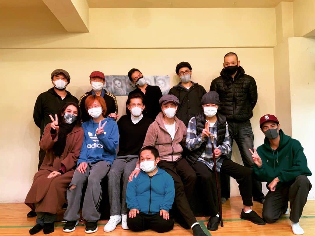青木伸輔のインスタグラム：「昨夜SHADOWSツイキャスライブ見て頂いた方ありがとうございました！ 見逃した方はSHADOWSクラファンページ「アップデート」でアーカイブ見られます。 @shinsuke.aoki からアクセスできます。 #ツイキャス #ツイキャスライブ  #シャドウズ #マダラバ」