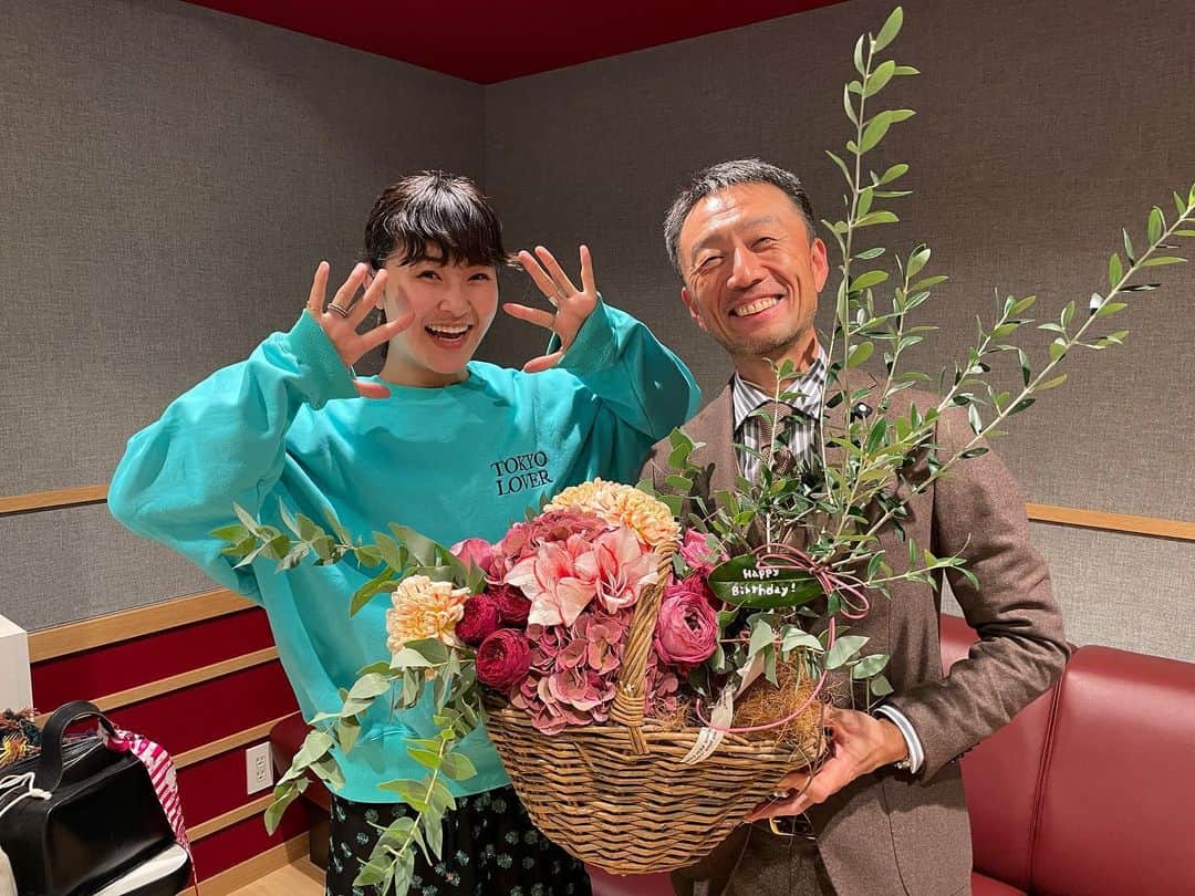 村上佳菜子さんのインスタグラム写真 - (村上佳菜子Instagram)「... #1日1投稿  ブラスミュージックというラジオ番組の 100回目の収録を迎えました🥺❤️ そしてそして、記念すべき100回目の ゲストに愛知の星、boys and menの 水野勝さんと本田剛文さんが来て くださいました！！のでので是非の是非 聞いておんなしぃ！☺️ . . . #ブラスミュージック #株式会社ブラス　 #boysandmen  @boysandmen_official  #水野勝 さん #本田剛文 さん #河合達明 社長 #村上佳菜子　#kanakomurakami #figureskater #figureskating」12月2日 13時38分 - kanako_m_official