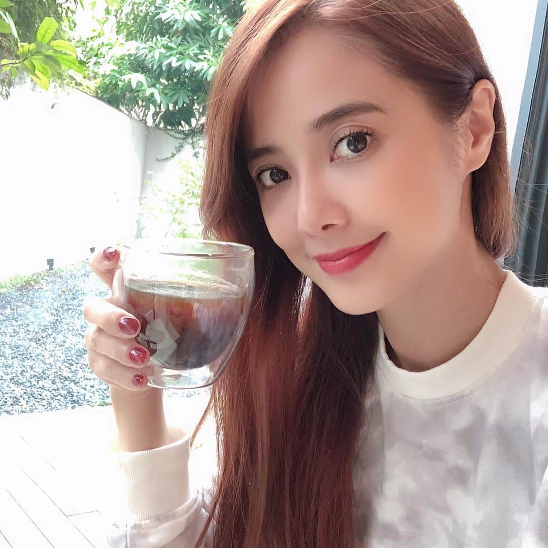 Miaのインスタグラム：「話說～最近姐妹們群組最常在聊的就是養生、保養的話題，確實過了30以後身體就會逐漸老化，體力跟外在都是騙不了人的在改變！ 但是為了更好的自己，不止是女人，只要投資在自己身上永遠都是自己的👍（這句話很常聽到但是真的很棒！）想學什麼想要做什麼想讓自己美，付出些什麼身體就會回饋什麼～ 小保養跟大保養也是要堅持做下去的💪 #為自己 #皮秒雷射 #最舒服的診所 #漫雲思境  #muséedunuage」