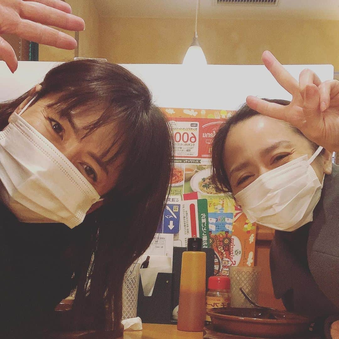 木原さとみさんのインスタグラム写真 - (木原さとみInstagram)「かなちゃんと朝練終わり、#サイゼリア　で　#ランチ　#ミラノ風ドリア　食べました😁　ちょっと足がガクガクなんだけど、今日は階段やめとくー早っ😅 休まないとだーー。 かなちゃん、教え方上手いっ‼️早く聞いとけば良かったー。現役の時に… #TPD30  #櫃割香奈子」12月2日 13時48分 - satop0704