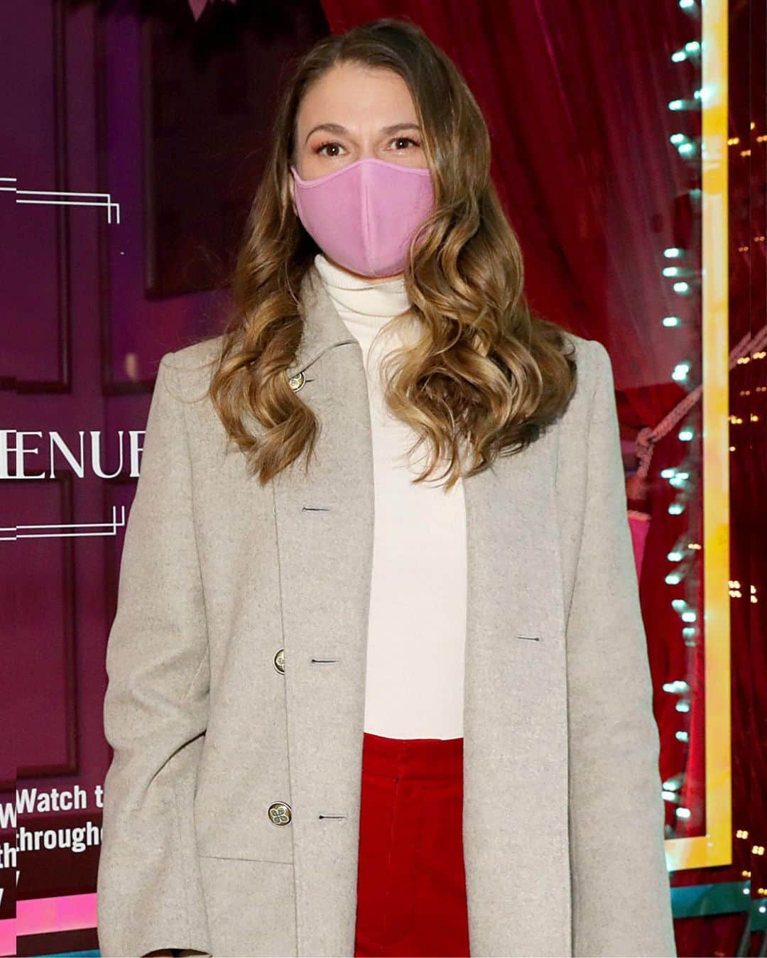 Just Jaredさんのインスタグラム写真 - (Just JaredInstagram)「Sutton Foster coordinates her pretty pink mask with a festive outfit as she hosts Saks Fifth Avenue’s latest holiday window unveiling in NYC #SuttonFoster Photos: Getty」12月2日 14時03分 - justjared