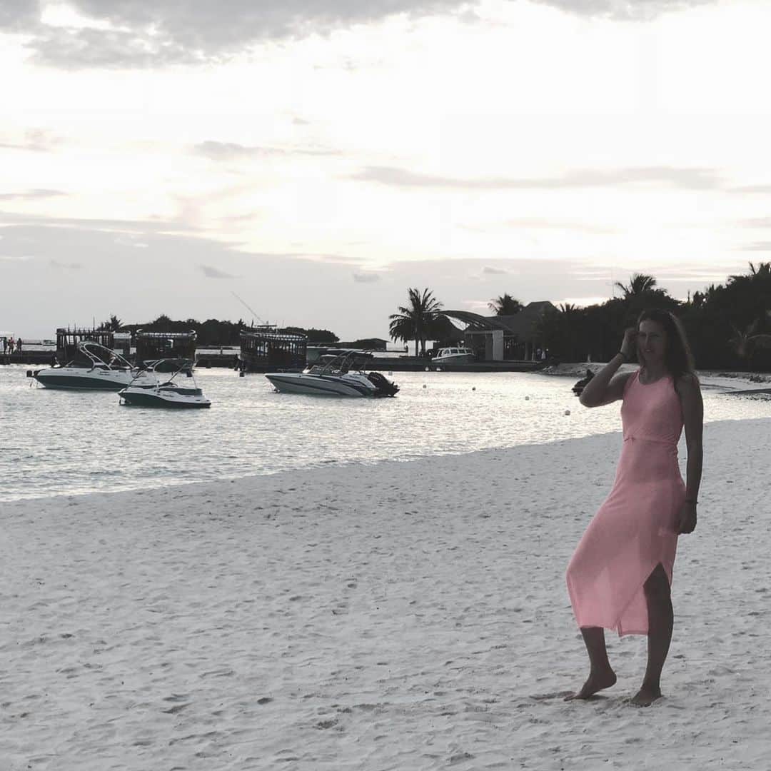 ポリーナ・ラヒモワさんのインスタグラム写真 - (ポリーナ・ラヒモワInstagram)「#tbt in Bauru rain,but in my soul is sun ☀️! #somememories #maldives #mustvisit #unforgettable #sexy #behindvolleyball #summervibes #polinarahimova #peach 🍑#onthebeach 🏝」12月2日 14時02分 - polina_rahimova