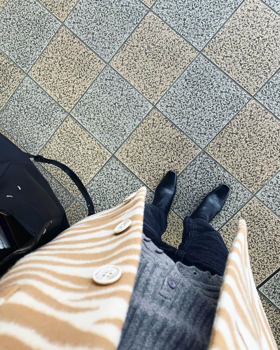 二ノ宮和佳子のインスタグラム：「今日さむいねー あたたかくしましょ 心も身体も  #🦓 #aewenmatoph #johnlinks #zara #maisonmargiela」