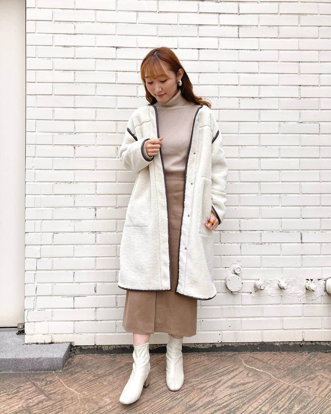 OZOCルミネエスト新宿店のインスタグラム：「✔ Boa Coat  寒くなったきたので今すぐ着たいあったかアウター⛄❄☀️  本年のボアコートは、原料にペットボトル由来のリサイクルポリエステルを 混合したサステナブル素材を採用しています🧺🌵🌲  合皮のパイピングデザインが今年らしい1枚です😍✨  着用staff: みぃ( @miii_aaa_27 ) #157cm  #OZOC_lumineest」