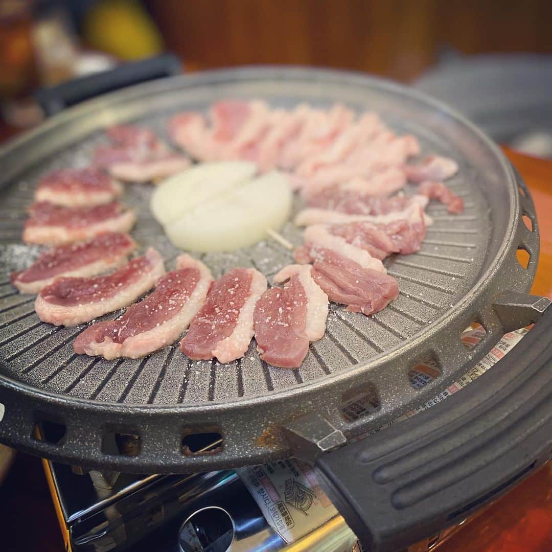 大手小町さんのインスタグラム写真 - (大手小町Instagram)「少し前に新大久保で鴨肉の焼き肉を食べました。人生初です。大根の薄切りで巻いて食べると絶品！！！  #otekomachi #大手小町 #新大久保グルメ #サムスンネ #東京グルメ #東京レストラン #tokyorestaurant #tokyogourmet #グルメ部 #グルメ女子　#グルメ好き #グルメ巡り#グルメスタグラム　#グルメな人と繋がりたい #そとごはん #外ご飯」12月2日 14時53分 - otekomachi