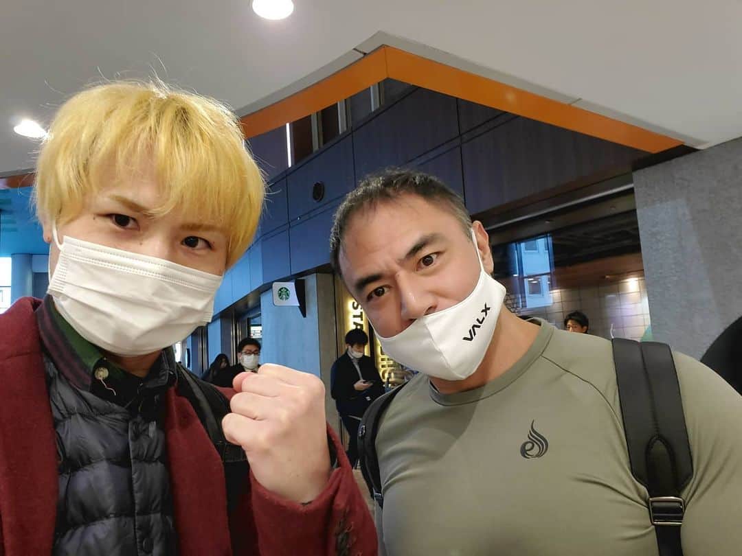 山口いく（アントワネット）のインスタグラム：「ボディビル界のレジェンド 山本義徳先生を見かけたのでファン魂で声をかけて写真とってもらいました!  めっちゃ緊張したわ、出待ちとかって普通に勇気のいることなんだなぁ……」